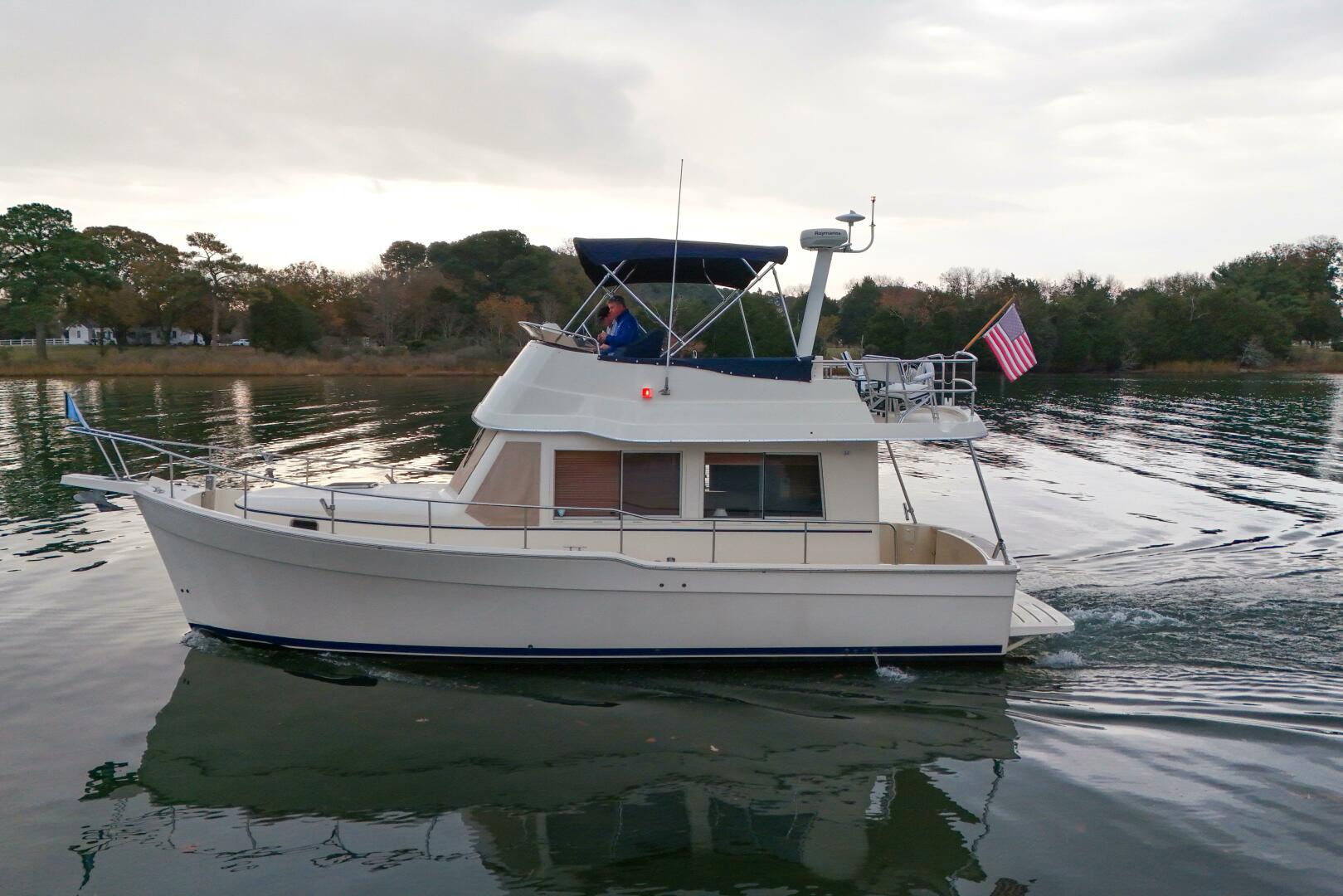 Slide: The Image of Mainship 34 Trawler 2005 - 4826316