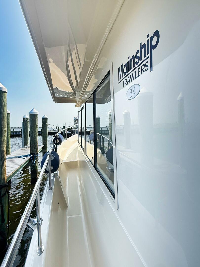 Slide: The Image of Mainship 34 Trawler 2008 - 5548394