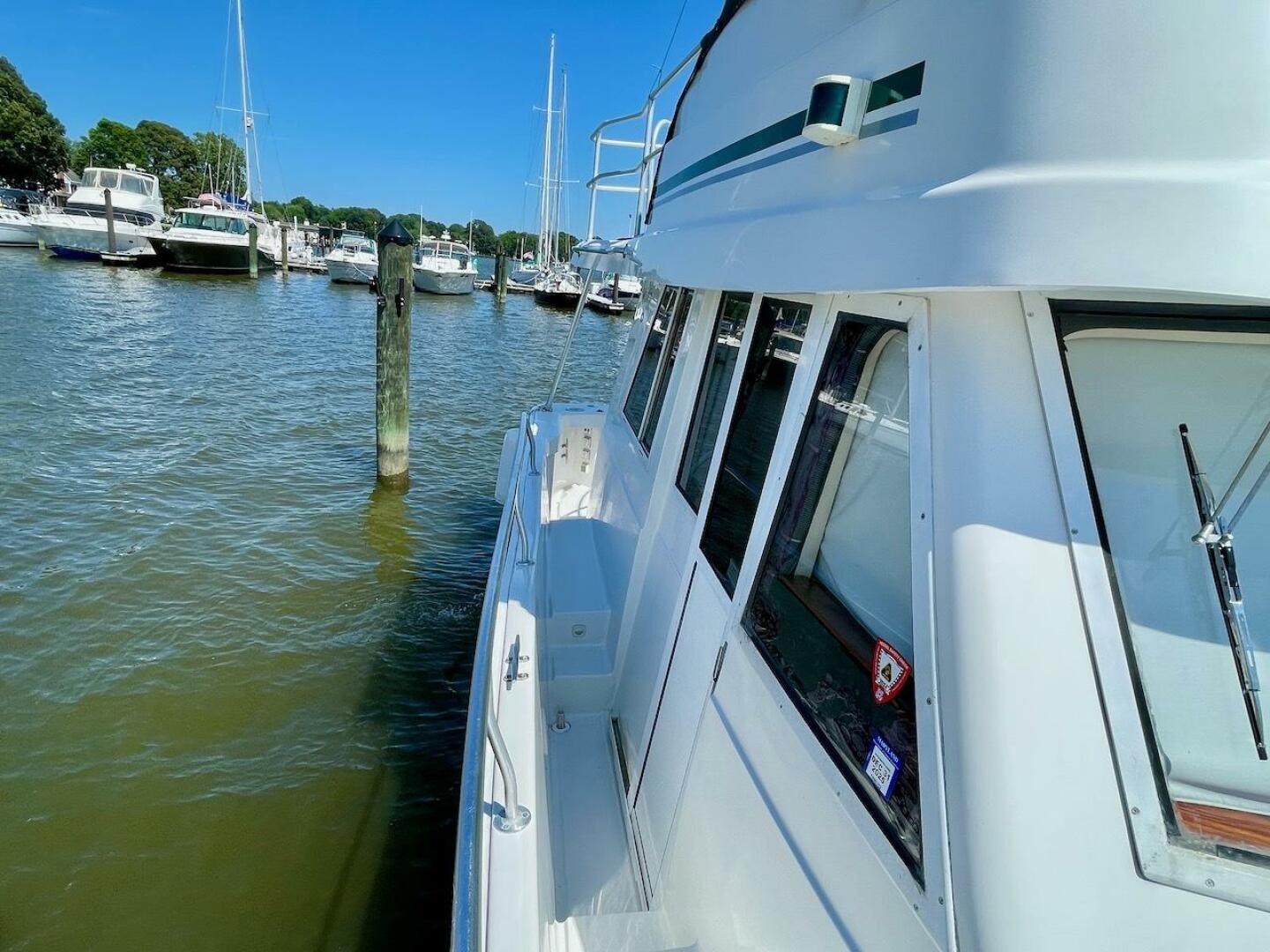Slide: The Image of Mainship 390 2000 - 13