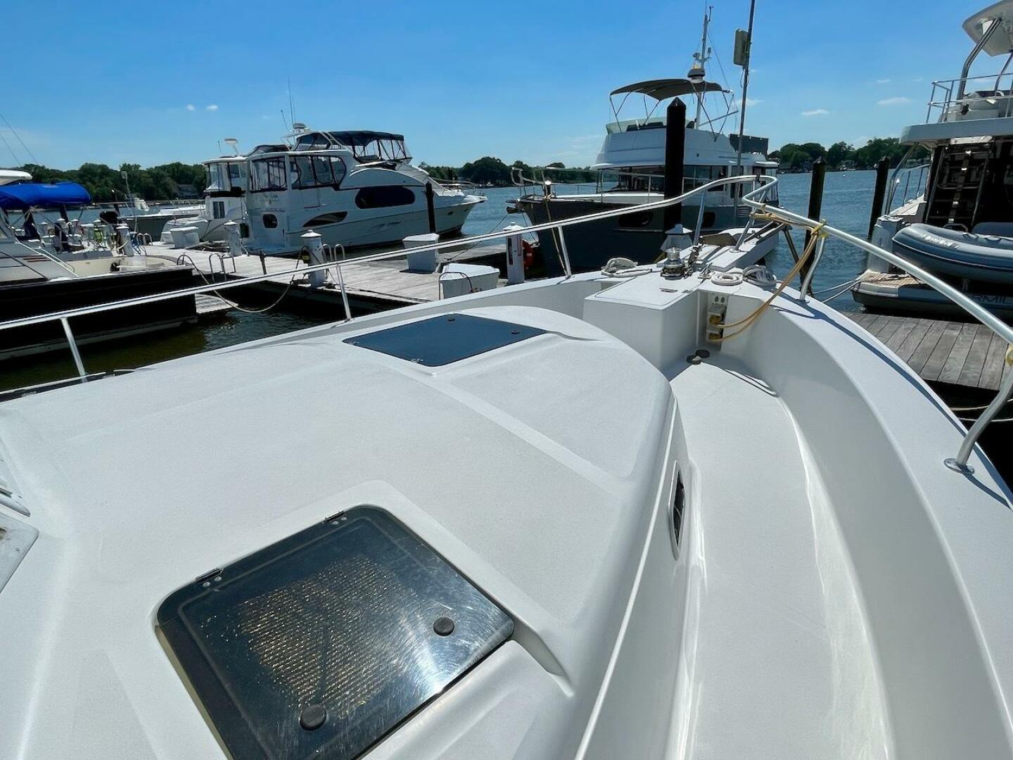 Slide: The Image of Mainship 390 2000 - 14