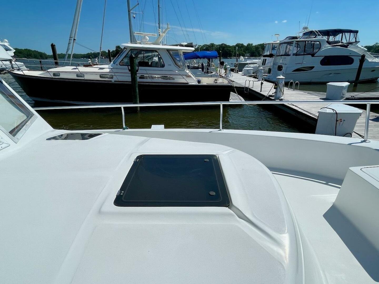 Slide: The Image of Mainship 390 2000 - 15
