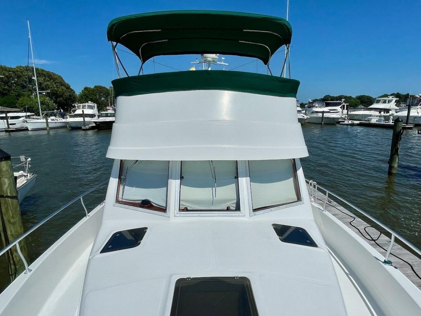 Slide: The Image of Mainship 390 2000 - 17