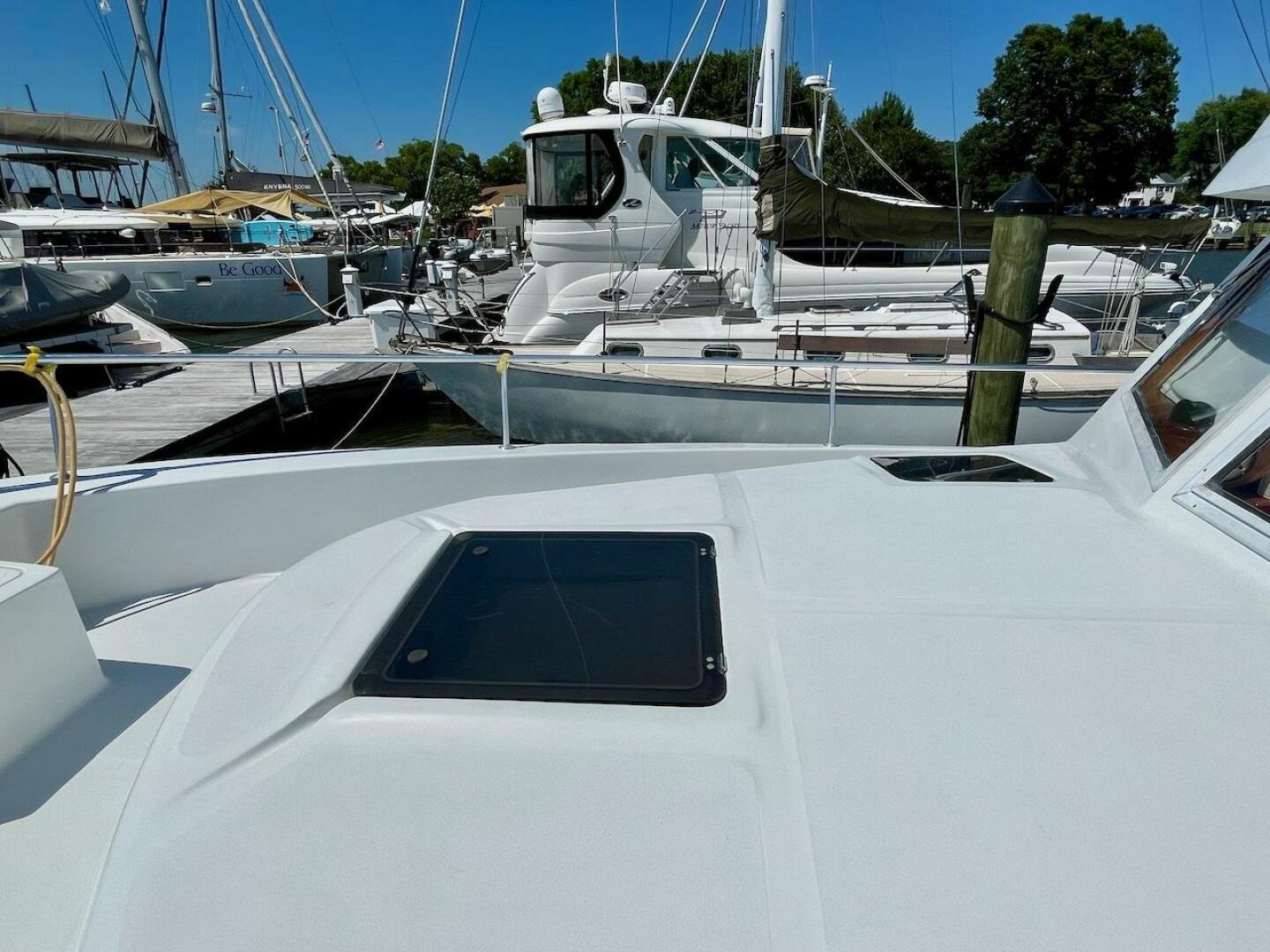 Slide: The Image of Mainship 390 2000 - 19