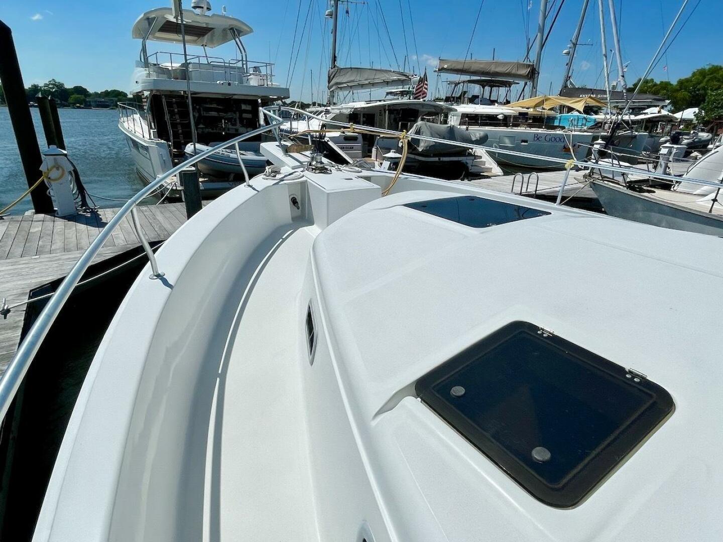 Slide: The Image of Mainship 390 2000 - 20