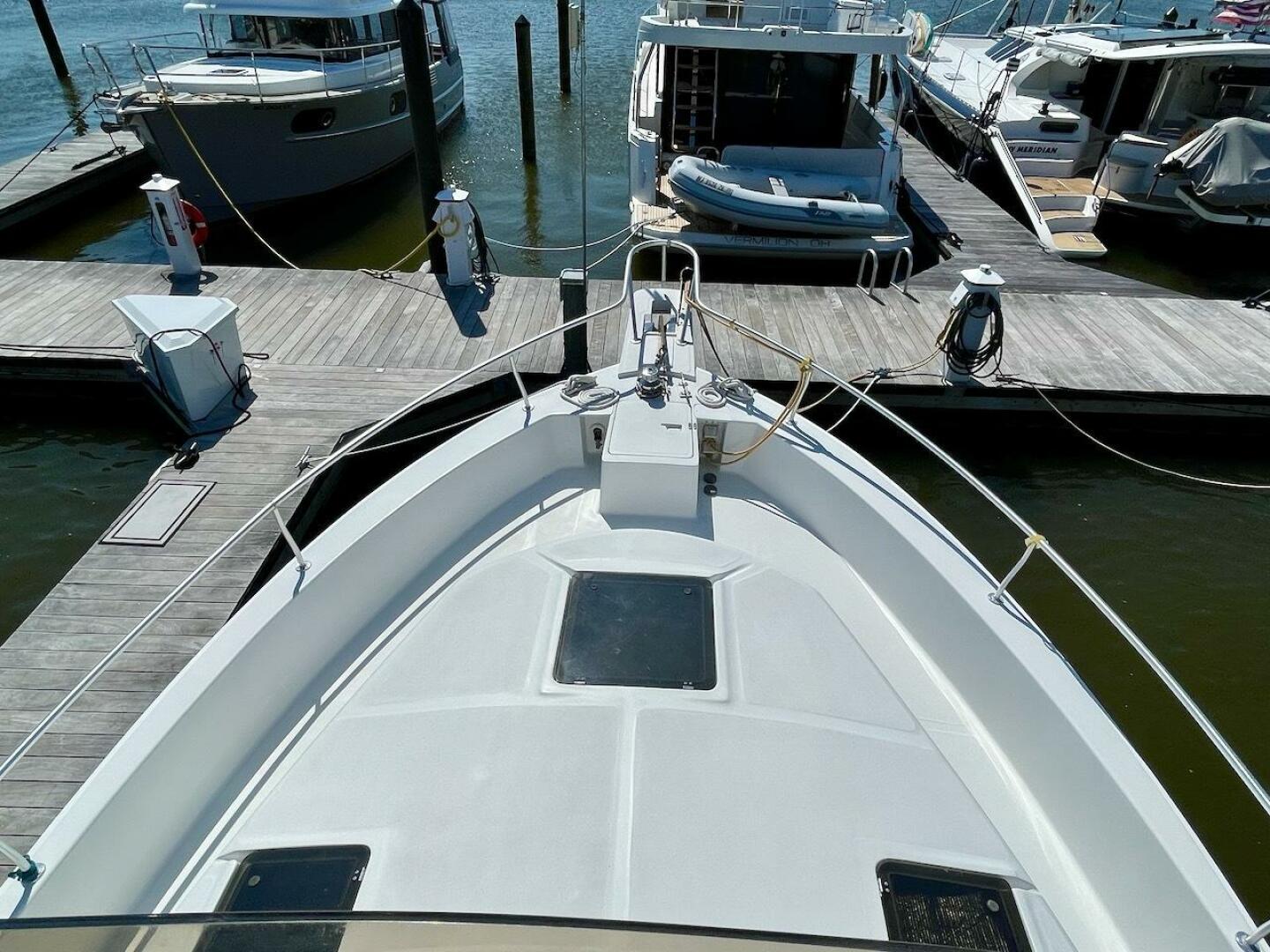 Slide: The Image of Mainship 390 2000 - 21