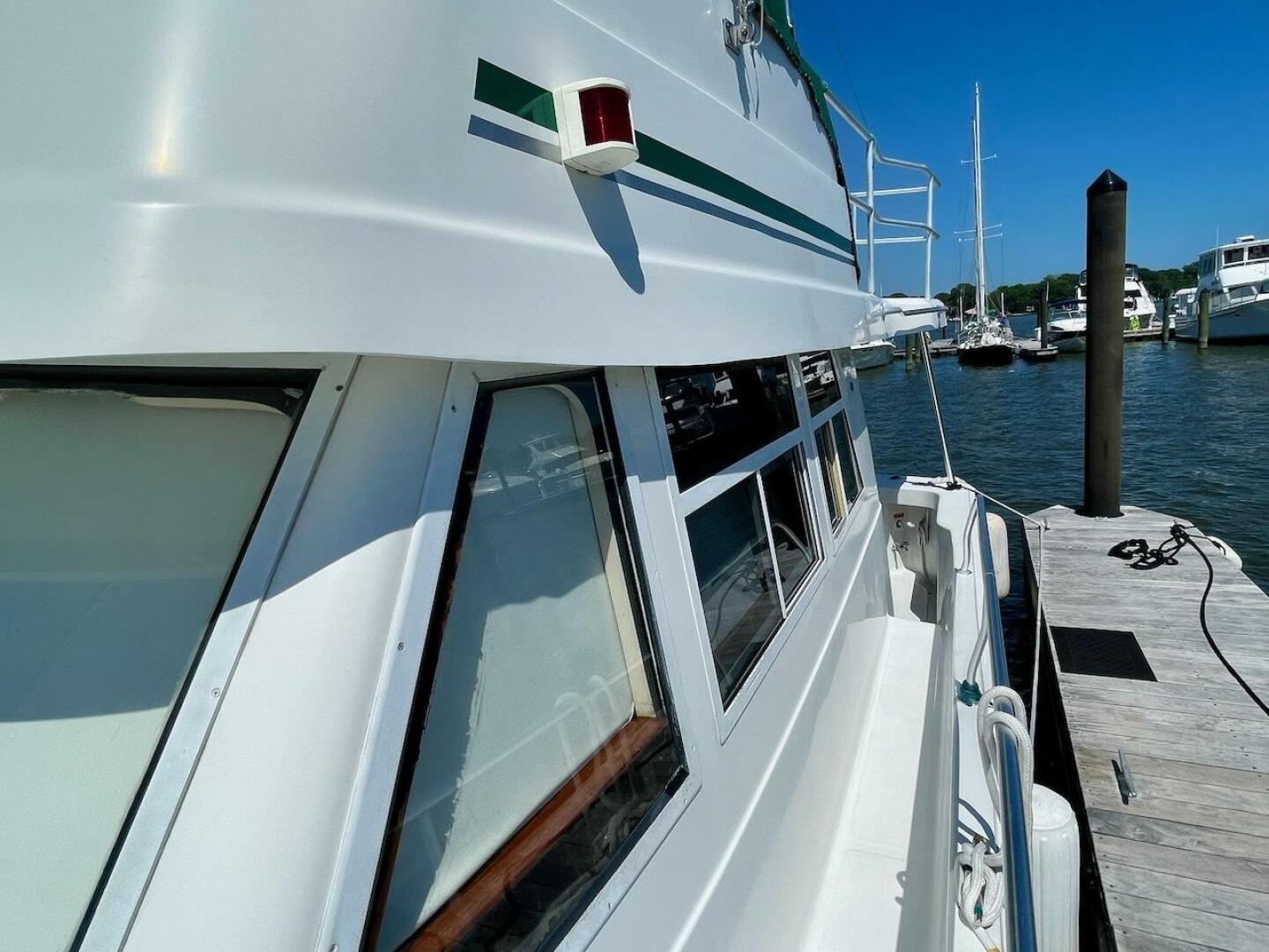 Slide: The Image of Mainship 390 2000 - 22