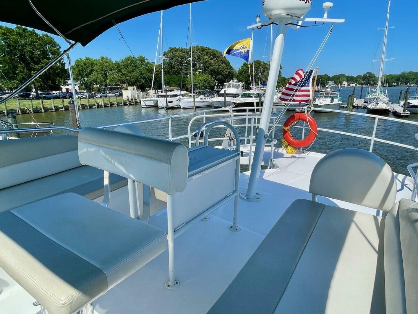 Slide: The Image of Mainship 390 2000 - 30