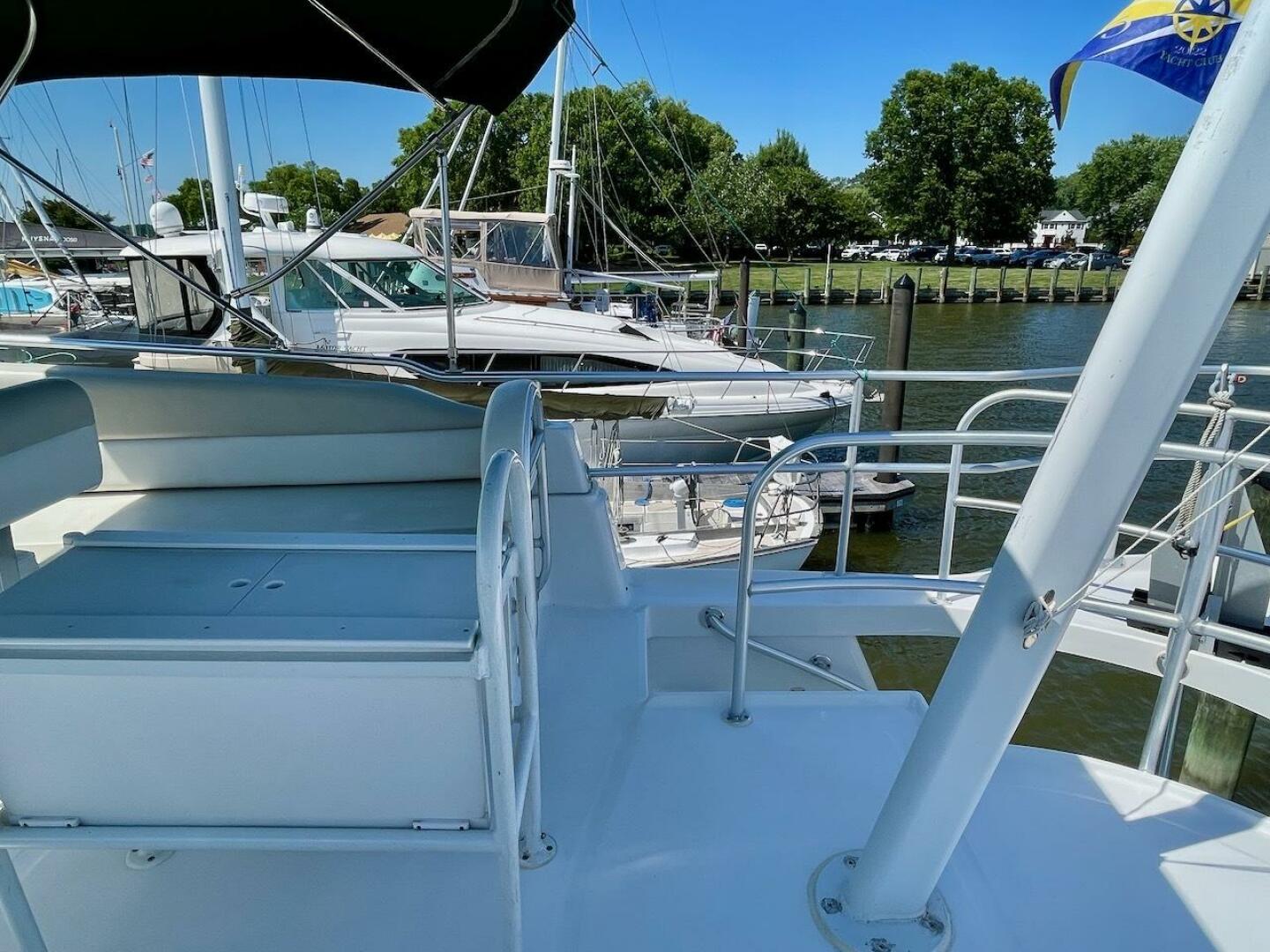 Slide: The Image of Mainship 390 2000 - 31