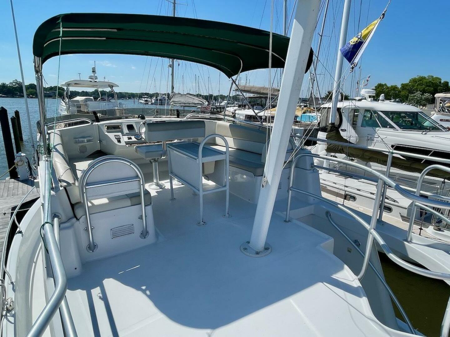 Slide: The Image of Mainship 390 2000 - 32