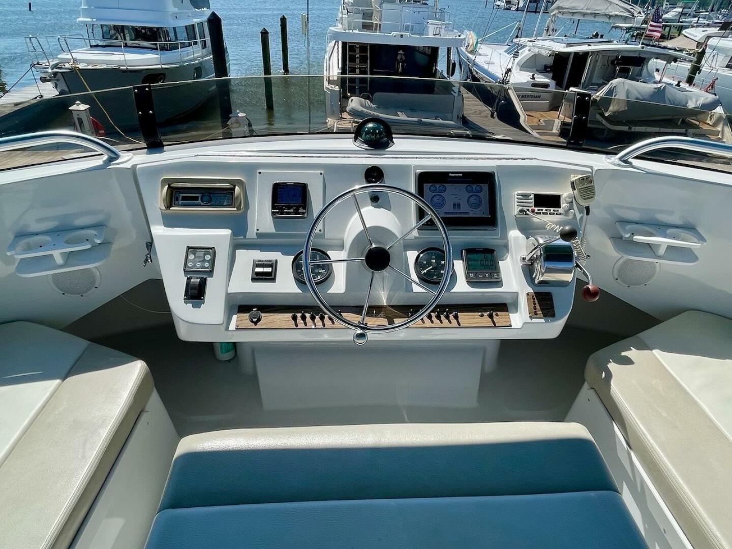 Slide: The Image of Mainship 390 2000 - 34
