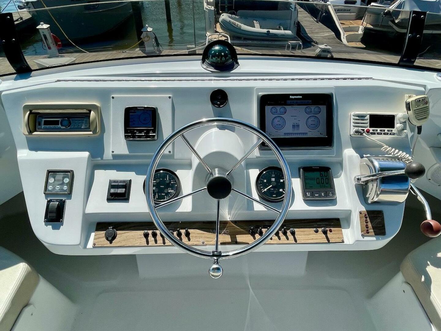 Slide: The Image of Mainship 390 2000 - 35