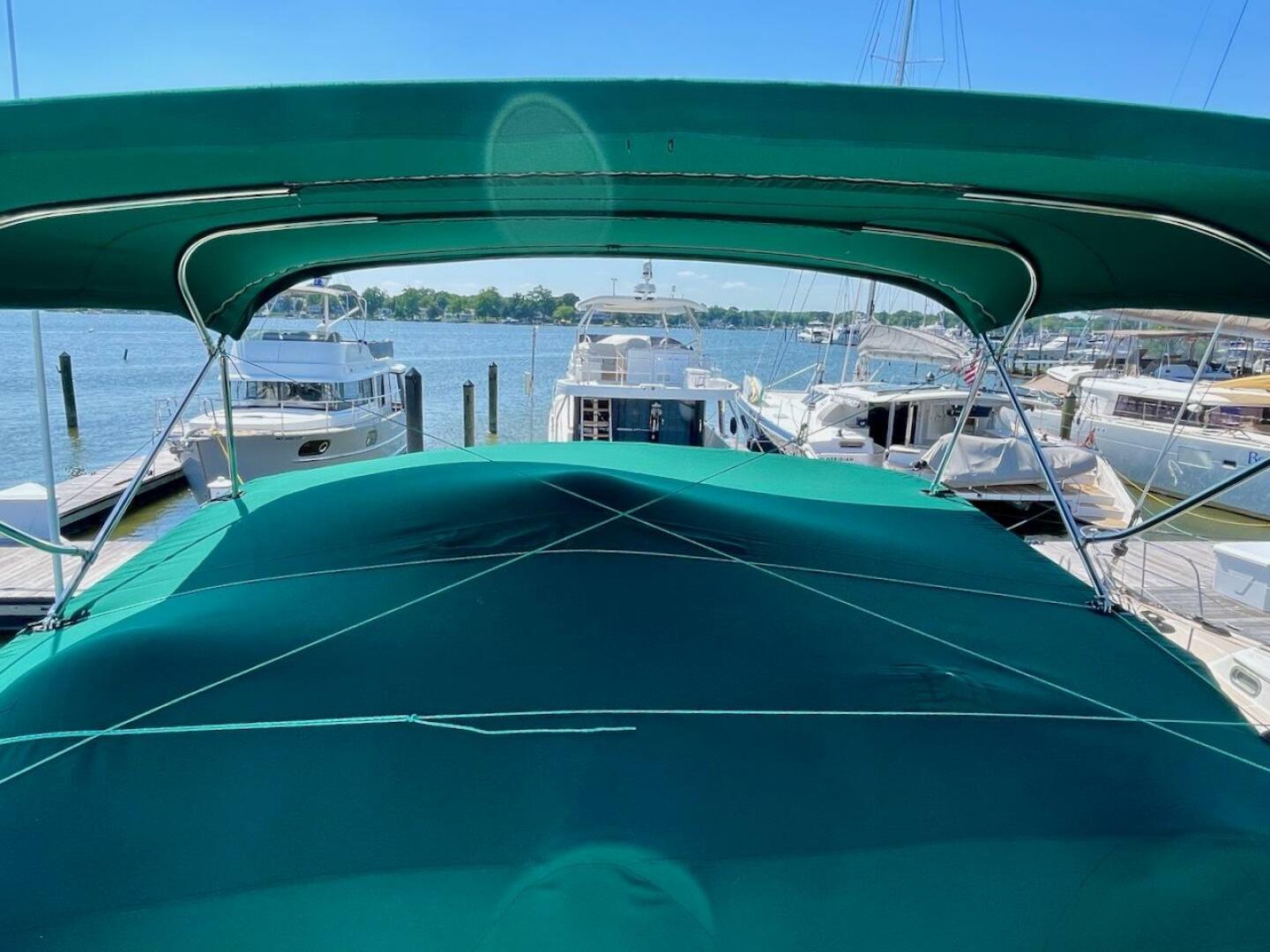 Slide: The Image of Mainship 390 2000 - 36
