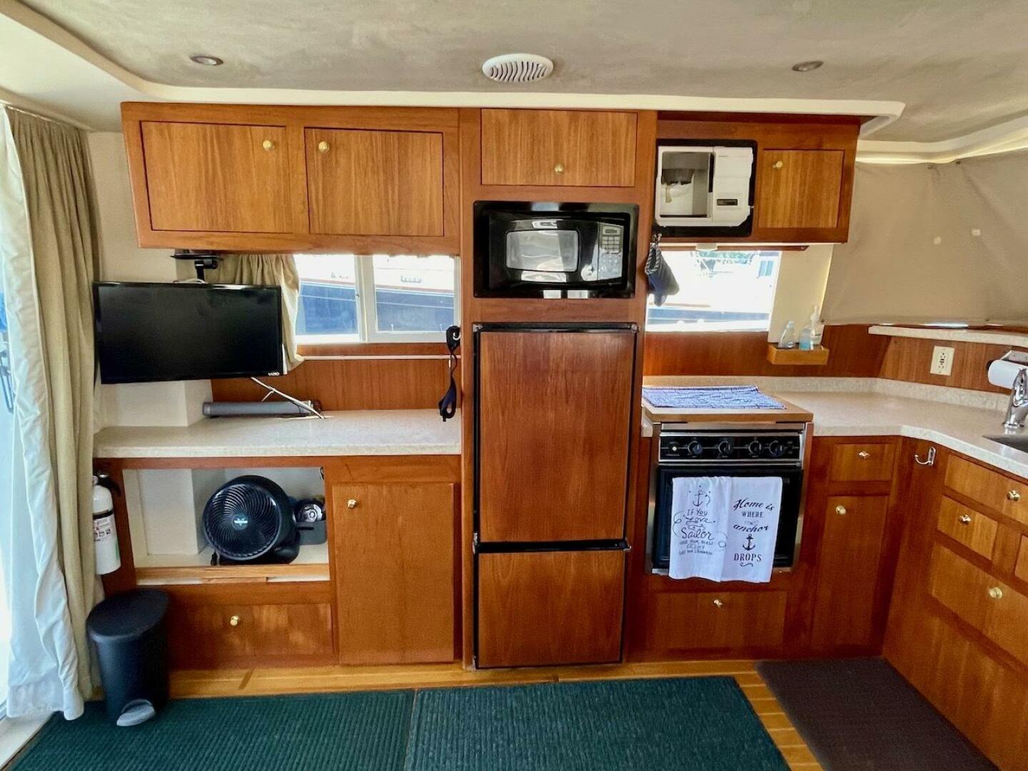 Slide: The Image of Mainship 390 2000 - 41