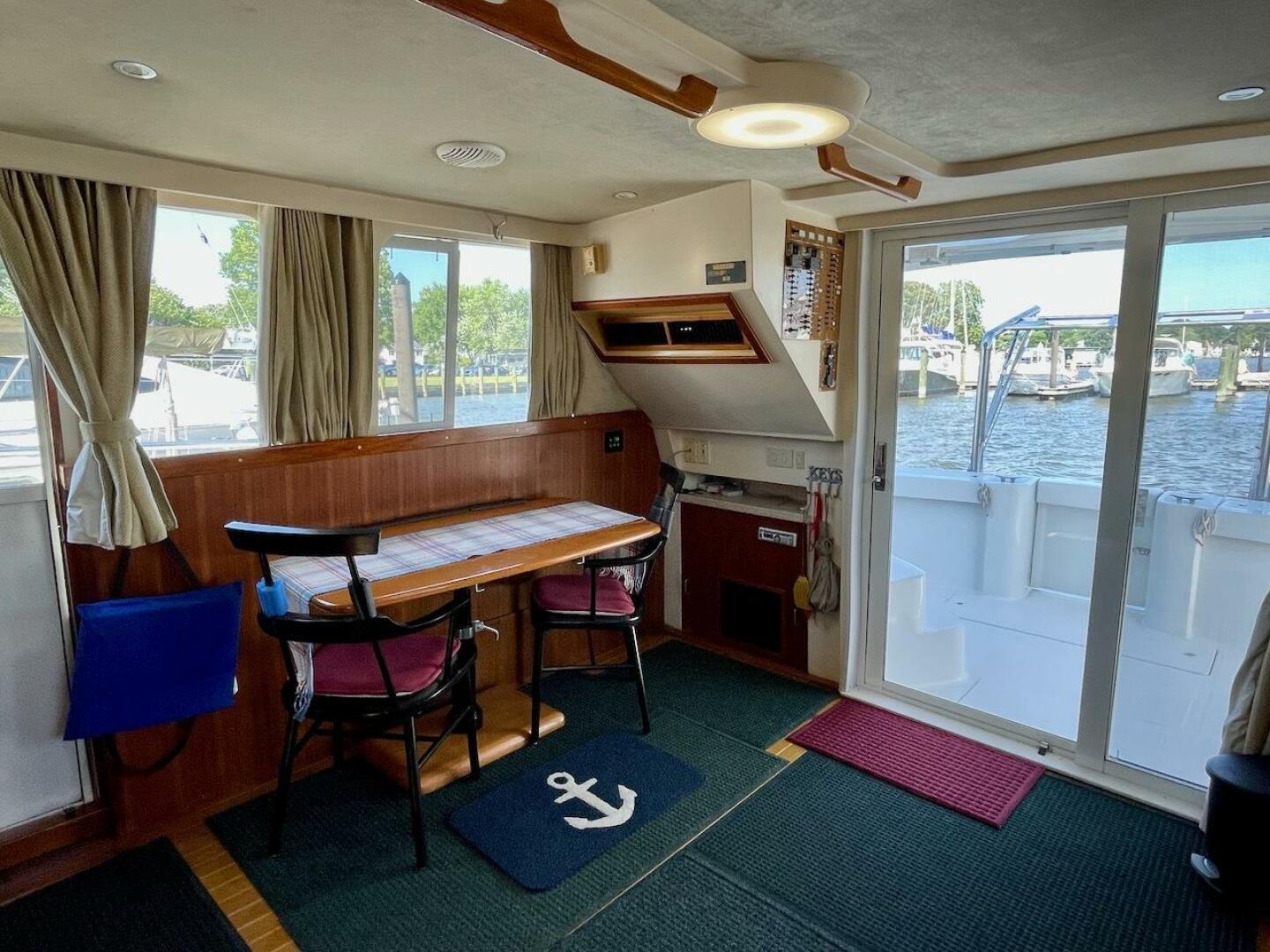 Slide: The Image of Mainship 390 2000 - 44