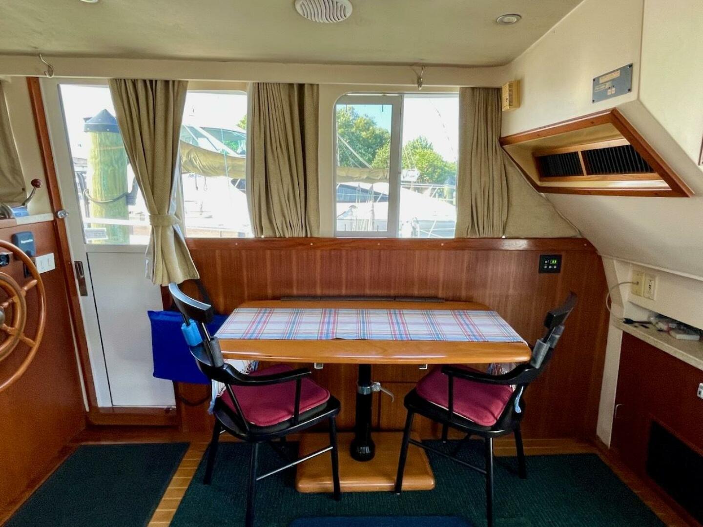 Slide: The Image of Mainship 390 2000 - 45