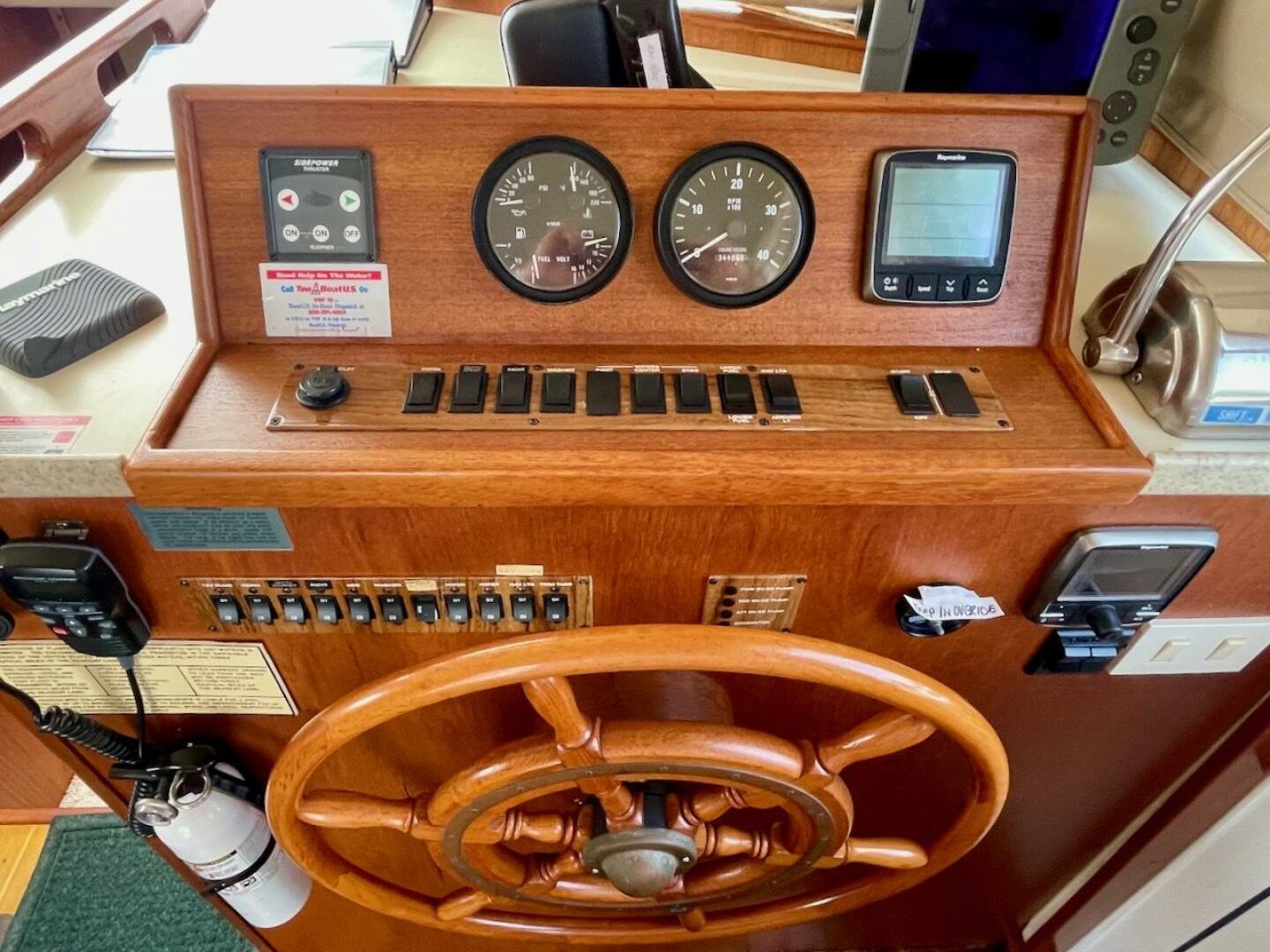 Slide: The Image of Mainship 390 2000 - 47
