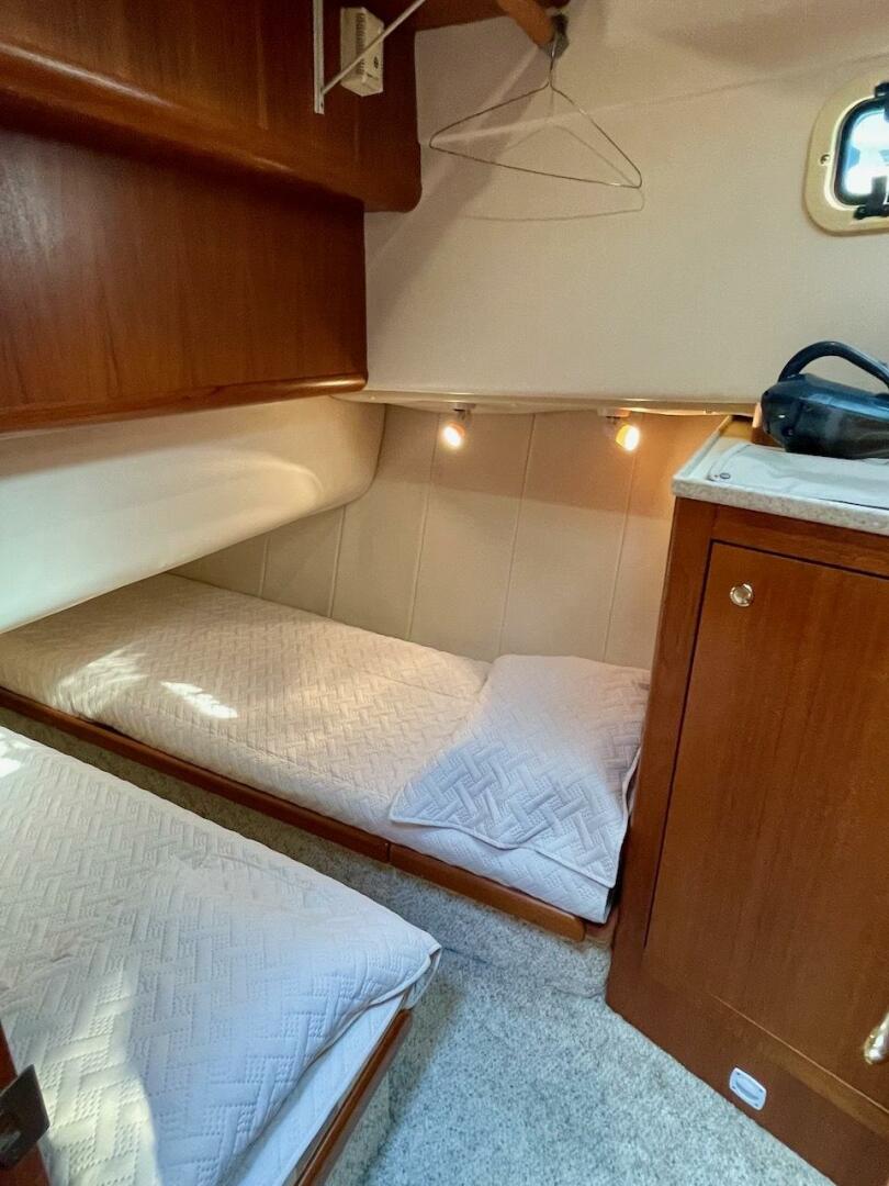 Slide: The Image of Mainship 390 2000 - 57