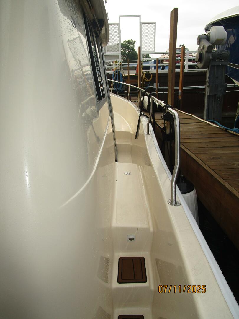 Slide: The Image of 39' Mainship starboard side deck1 - 5472730