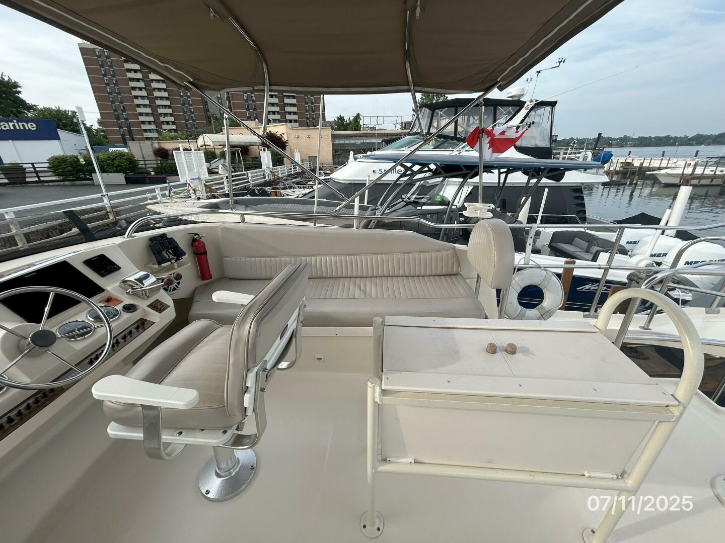 Slide: The Image of 39' Mainship flybridge starboard - 5472691