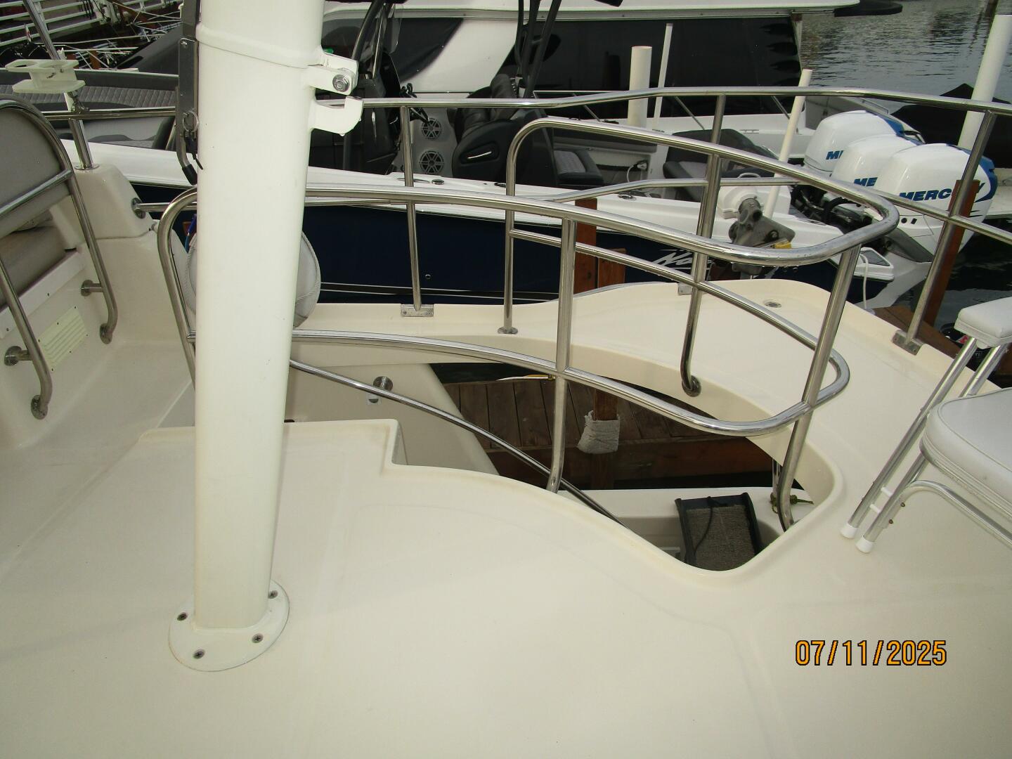 Slide: The Image of 39' Mainship sundeck starboard - 5472735