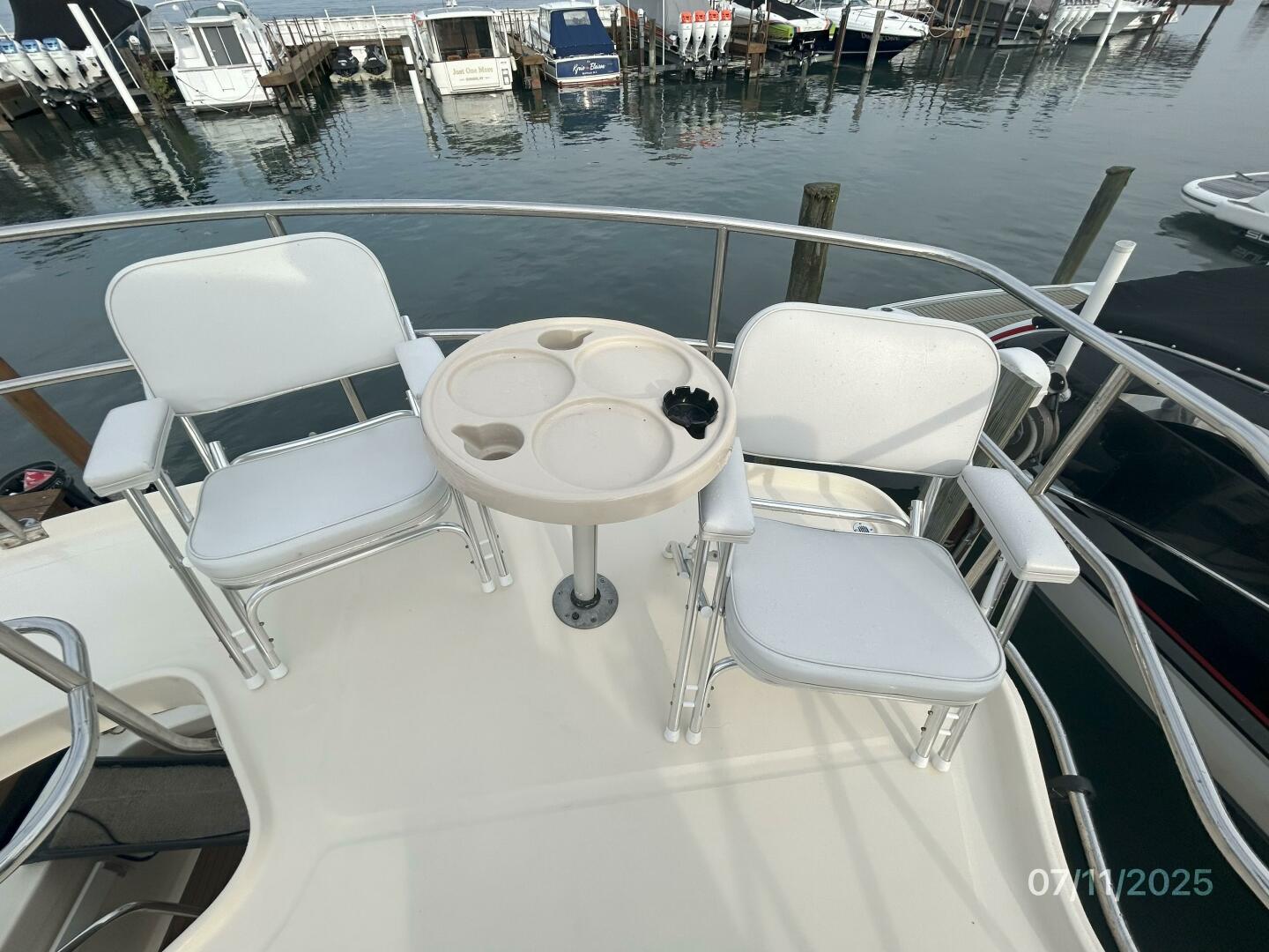 Slide: The Image of 39' Mainship sundeck seating - 5472734