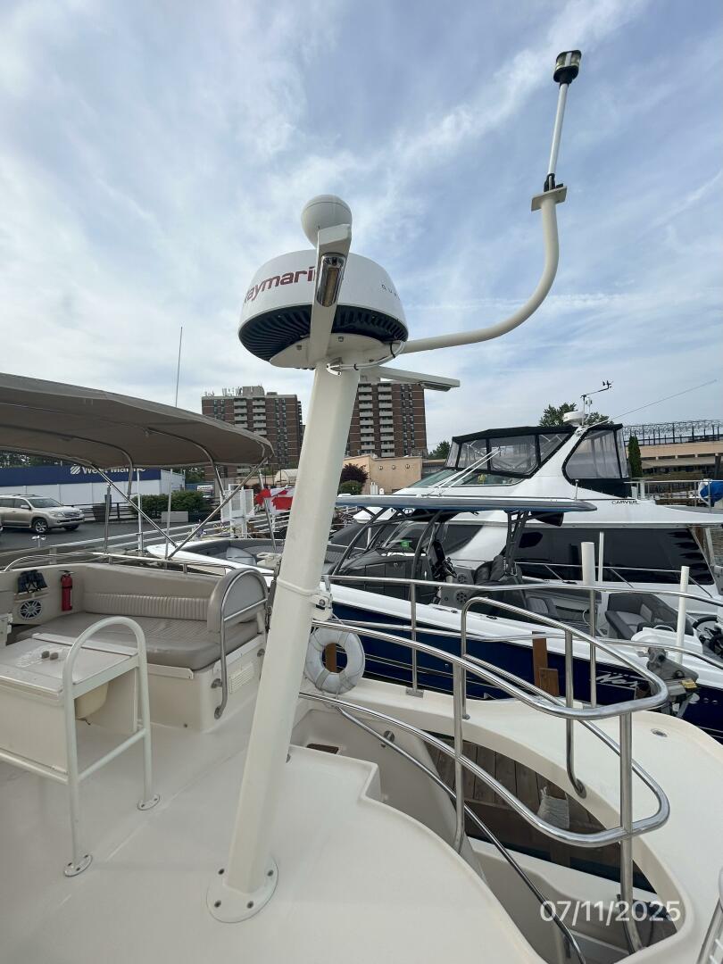 Slide: The Image of 39' Mainship mast - 5472710