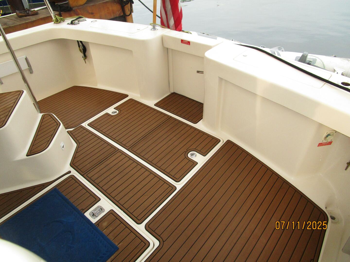 Slide: The Image of 39' Mainship aftdeck2 - 5472674