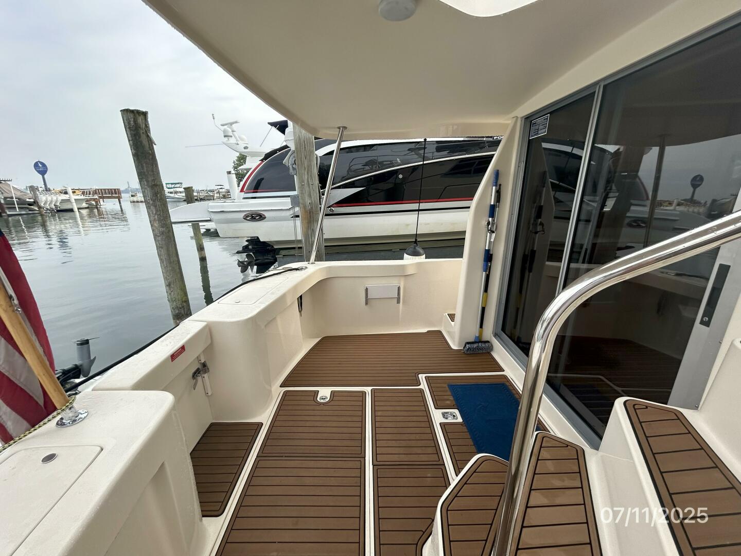 Slide: The Image of 39' Mainship aftdeck port - 5472672