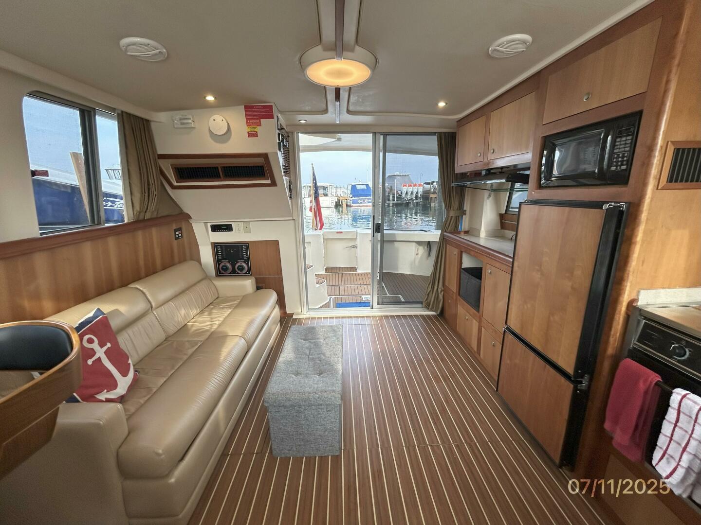 Slide: The Image of 39' Mainship salon aft - 5472720