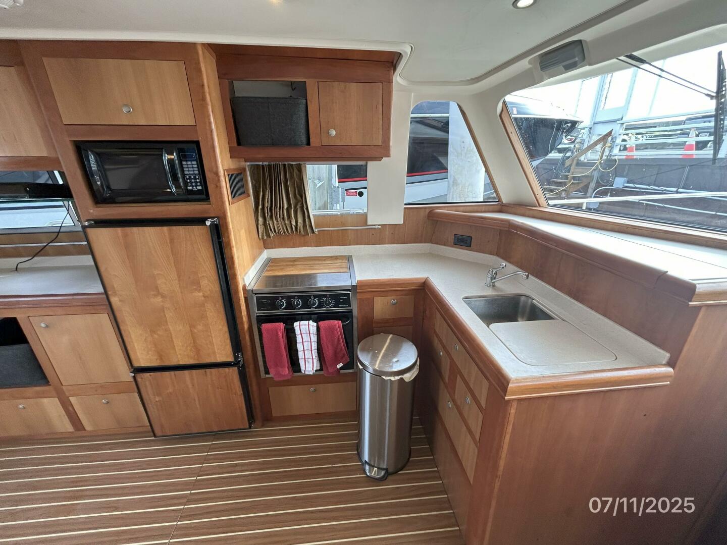 Slide: The Image of 39' Mainship galley2 - 5472699
