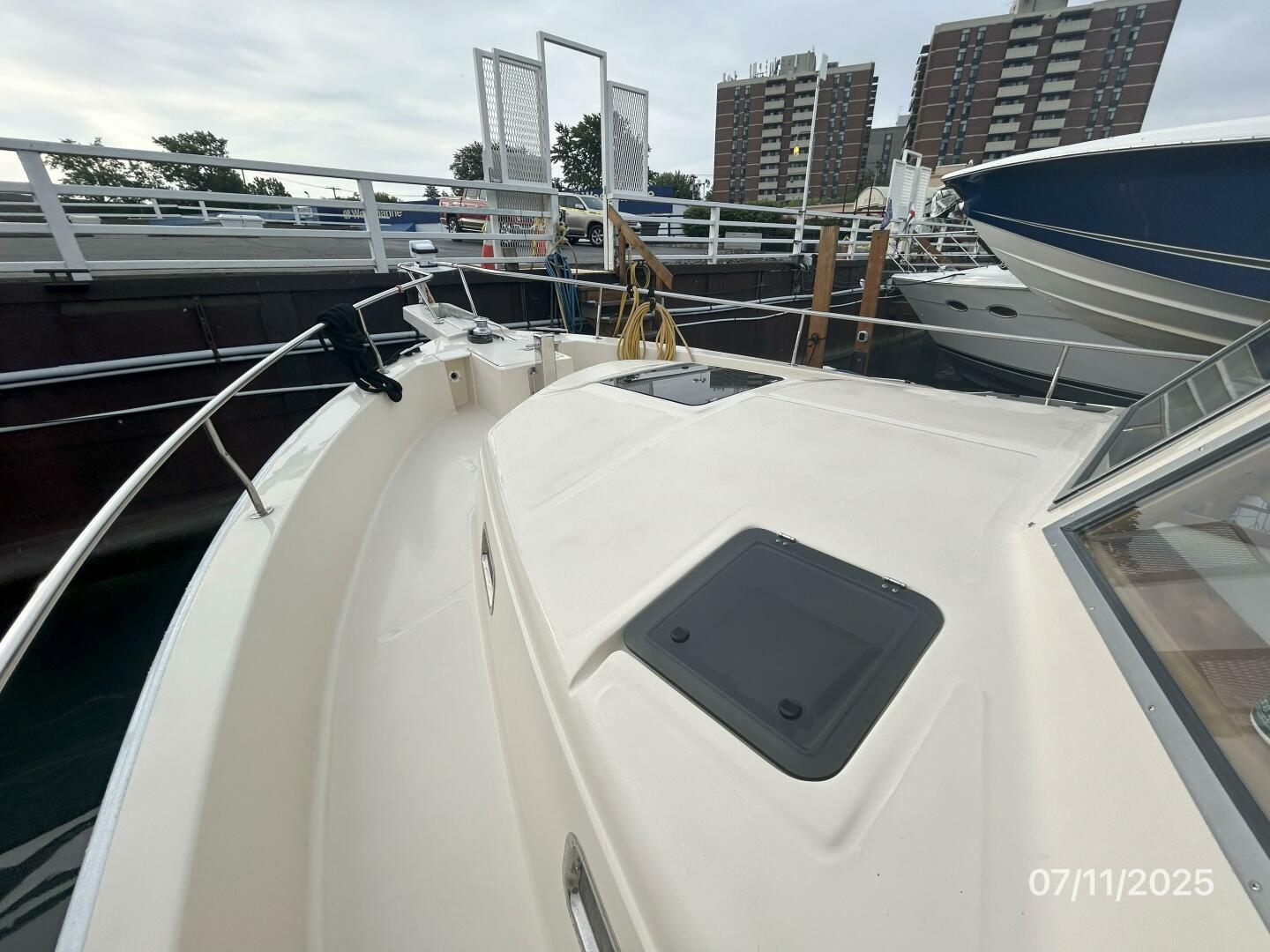 Slide: The Image of 39' Mainship foredeck1 - 5472696