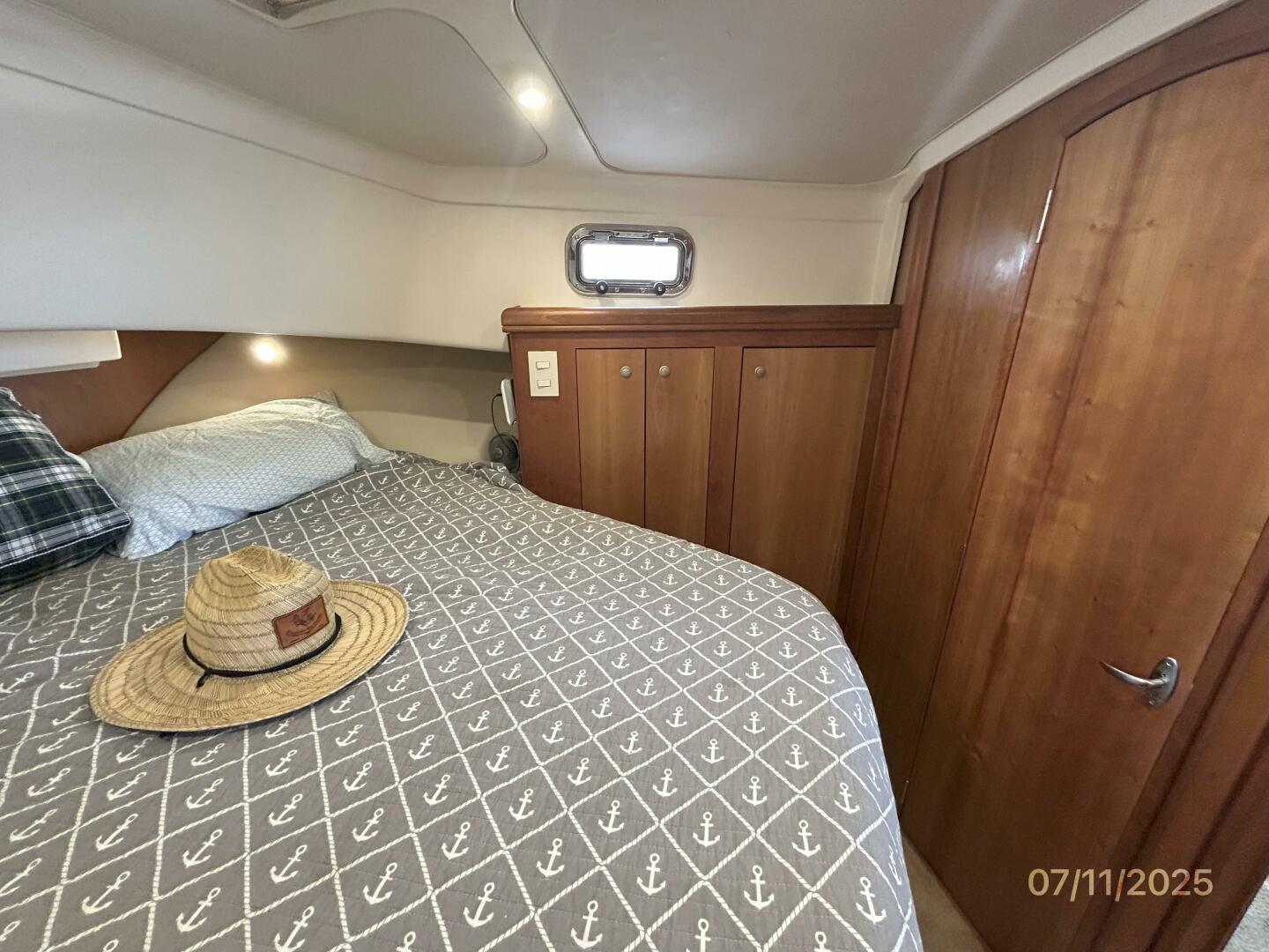 Slide: The Image of 39' Mainship master stateroom starboard - 5472714