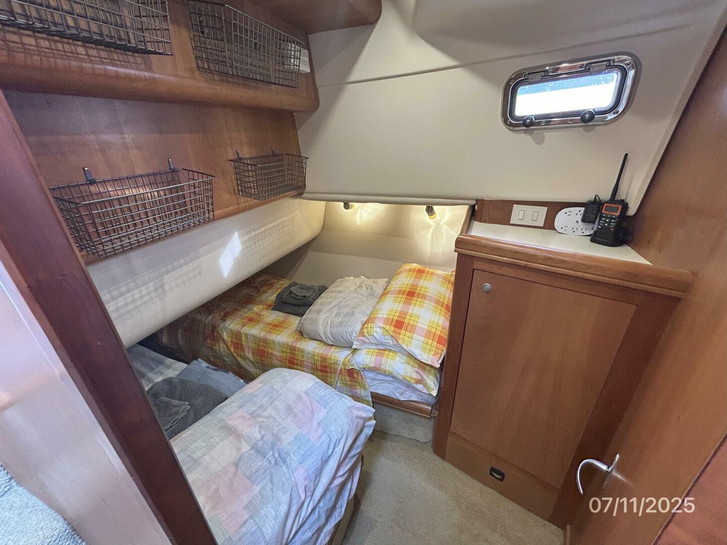 Slide: The Image of 39' Mainship guest stateroom - 5472704