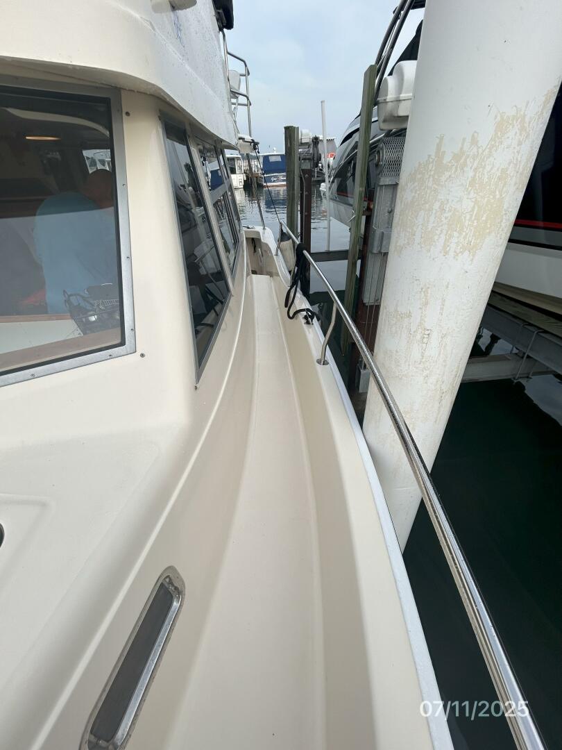 Slide: The Image of 39' Mainship port side deck2 - 5472718