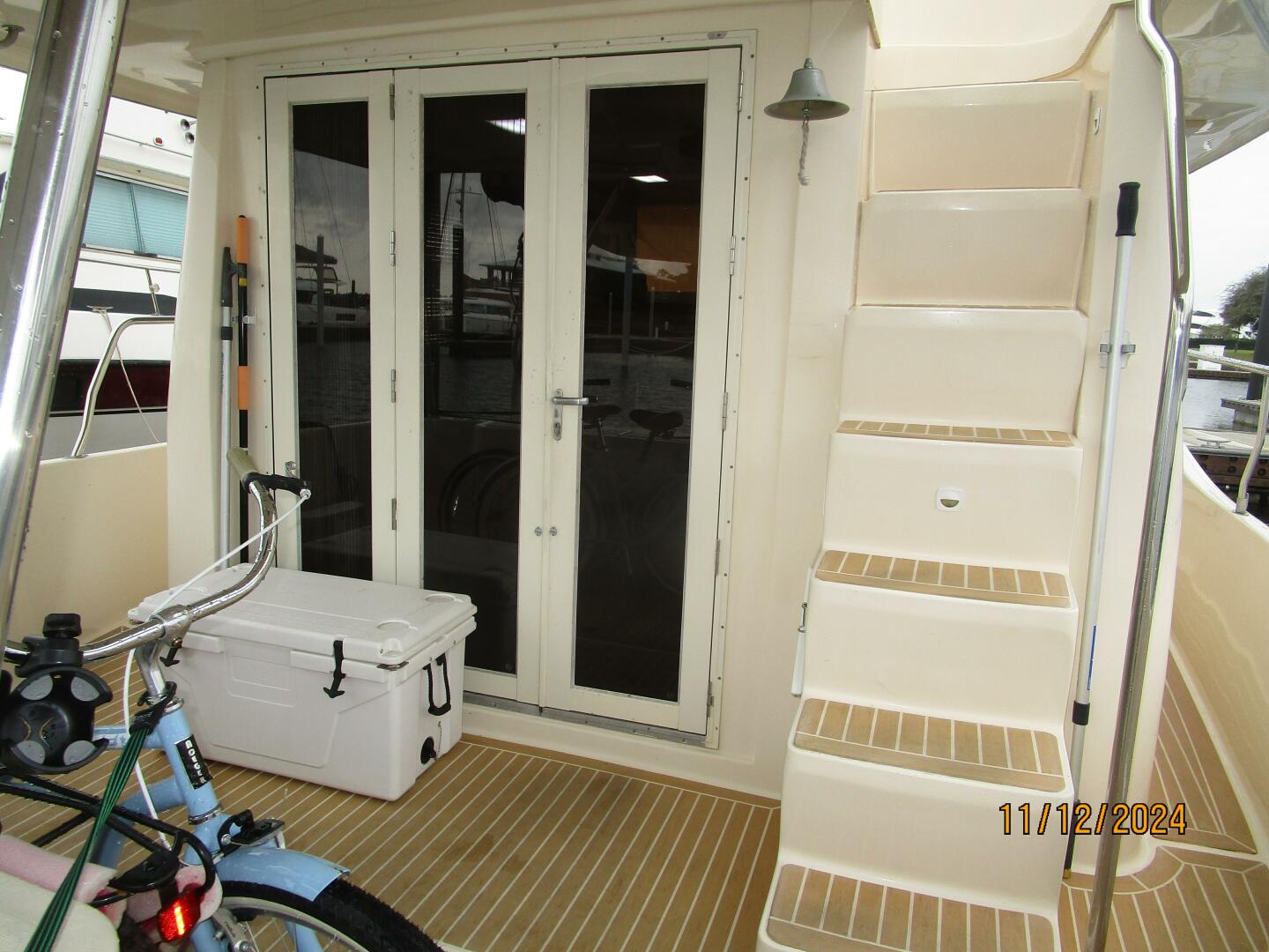 Slide: The Image of 40' Mainship aftdeck forward - 4801411
