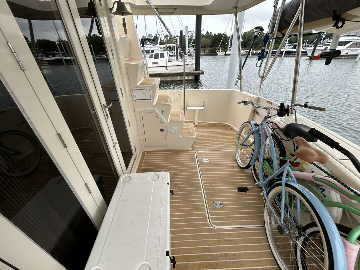 Slide: The Image of 40' Mainship aftdeck starboard - 4801413