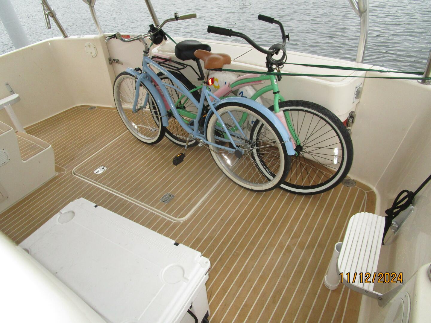 Slide: The Image of 40' Mainship aftdeck1 - 4801414