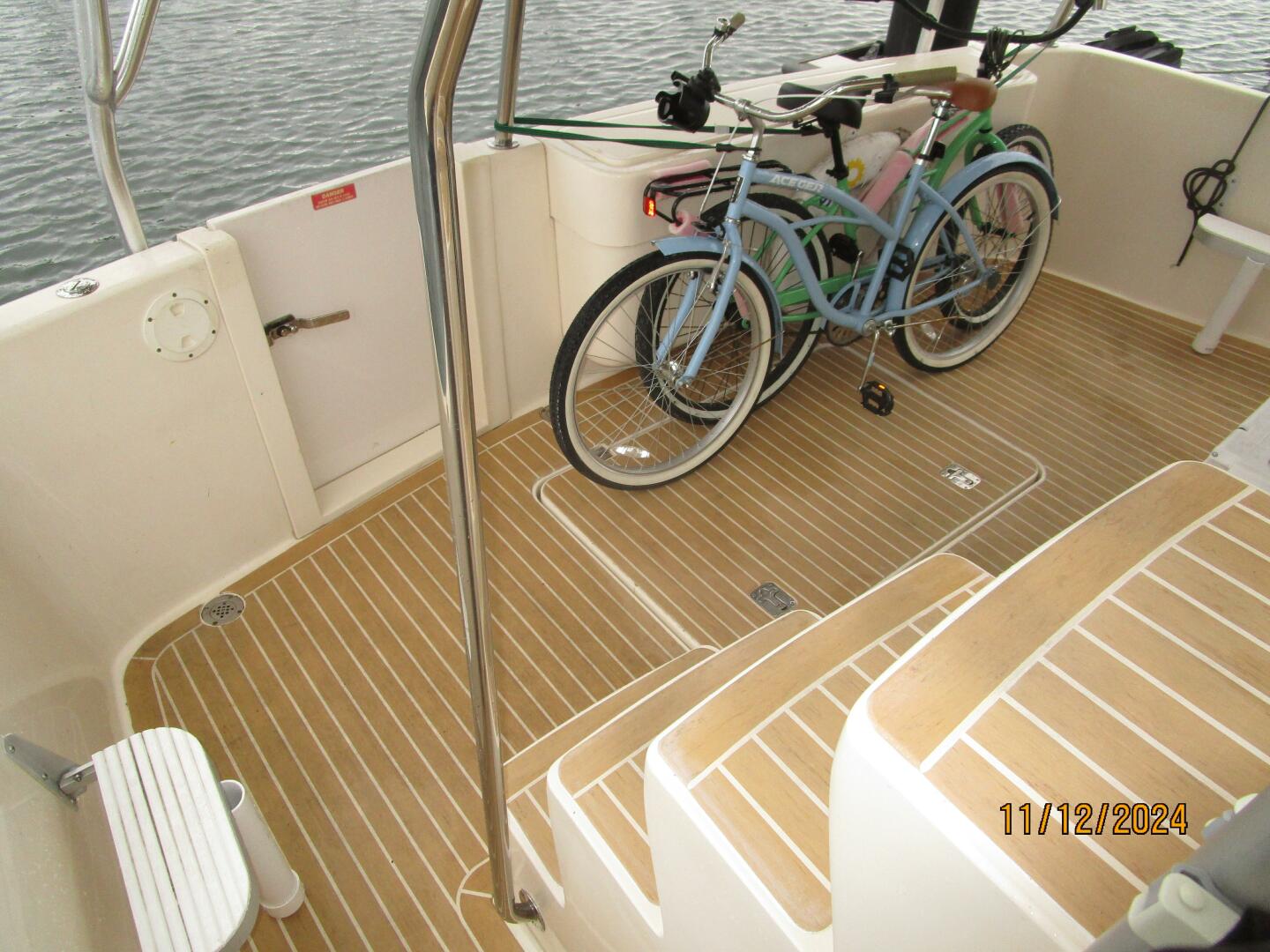 Slide: The Image of 40' Mainship aftdeck2 - 4801415