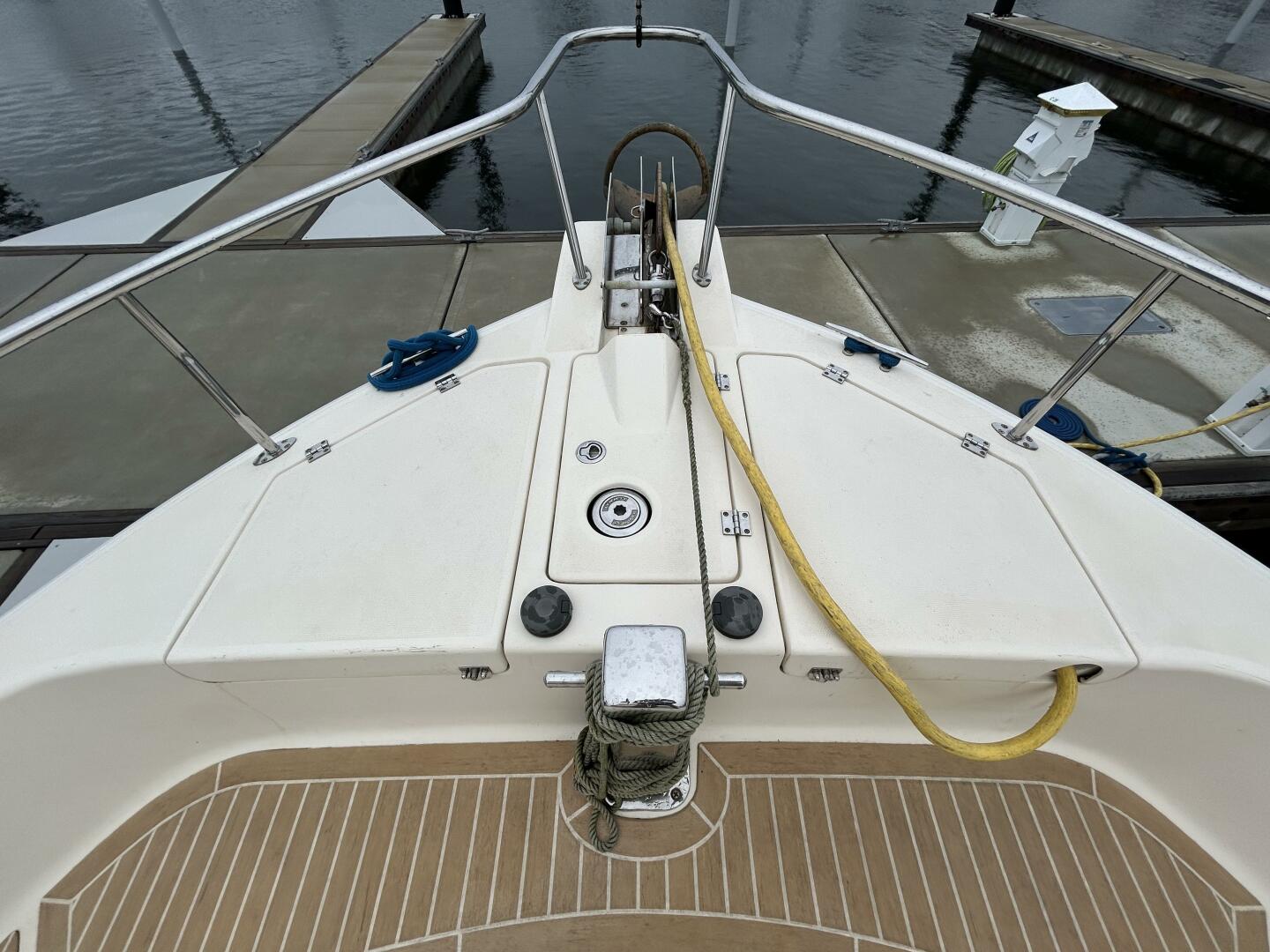 Slide: The Image of 40' Mainship anchor windlass - 4801419