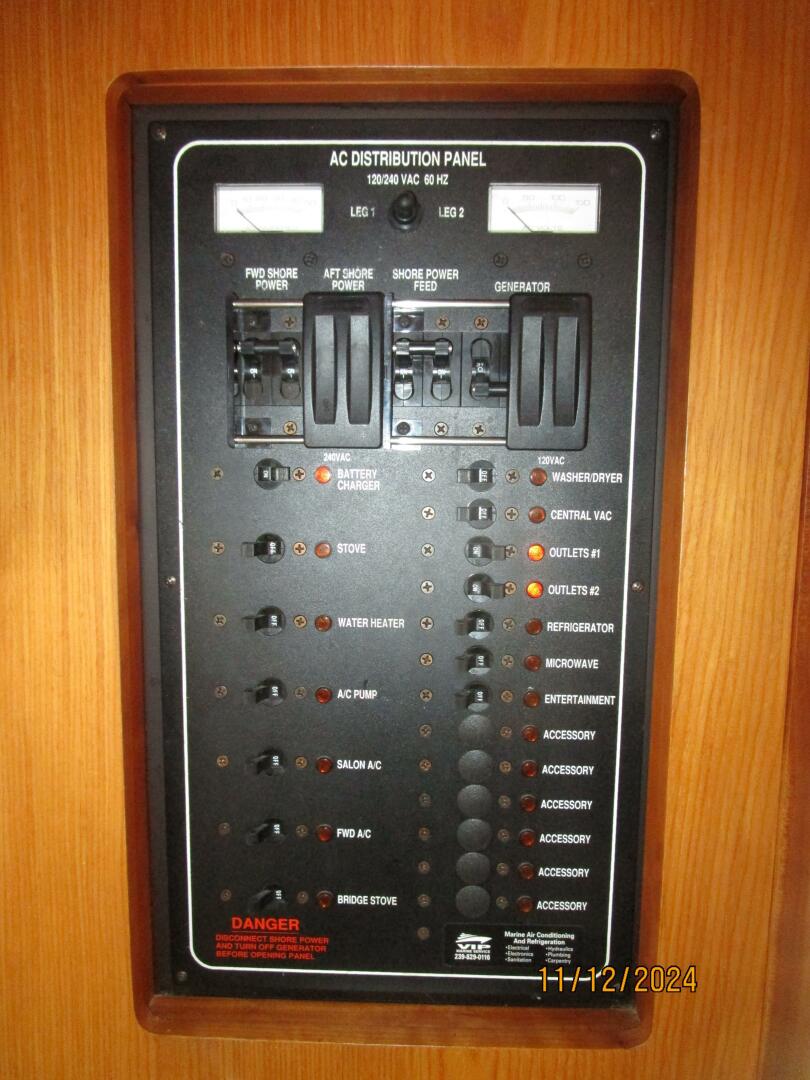 Slide: The Image of 40' Mainship electrical panel1 - 4801484