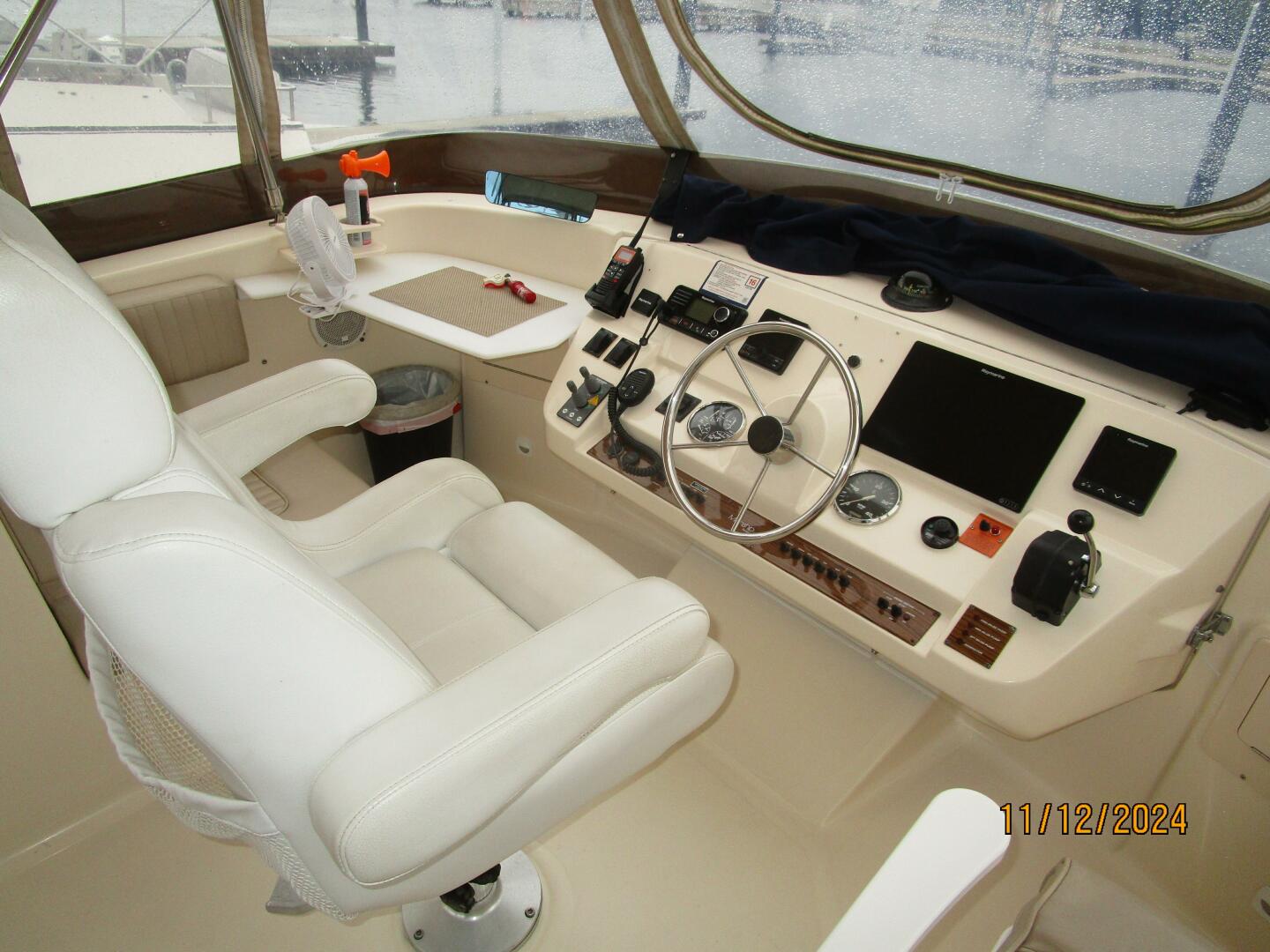 Slide: The Image of 40' Mainship flybridge helm1 - 4801562