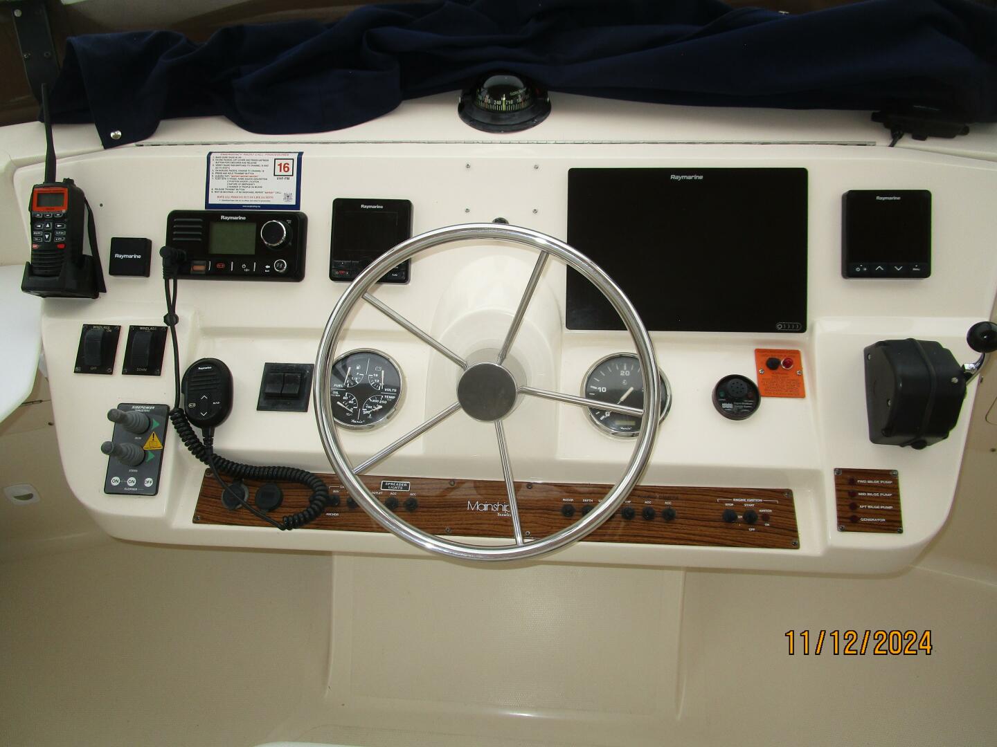 Slide: The Image of 40' Mainship flybridge helm2 - 4801563