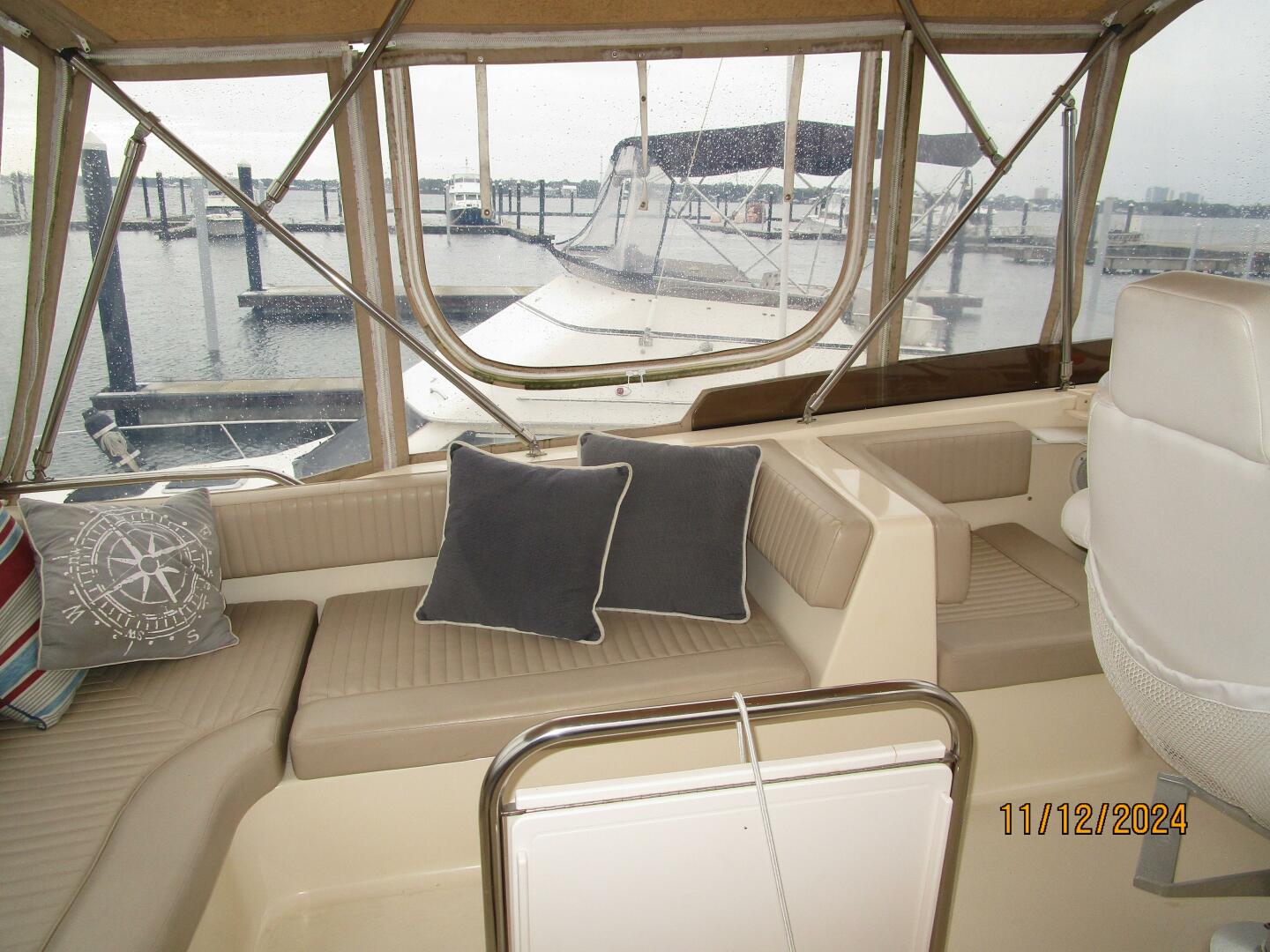 Slide: The Image of 40' Mainship flybridge port - 4801568
