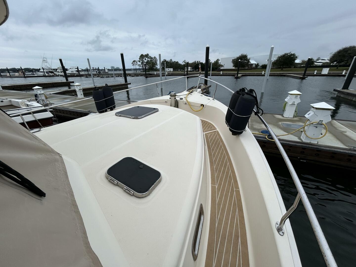Slide: The Image of 40' Mainship foredeck2 - 4801655