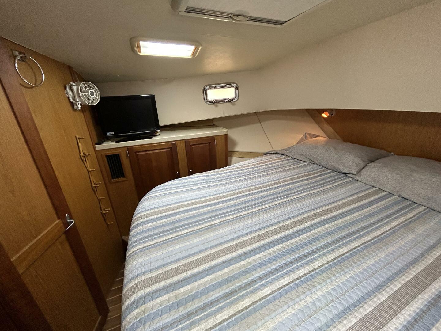 Slide: The Image of 40' Mainship master stateroom port - 4802556