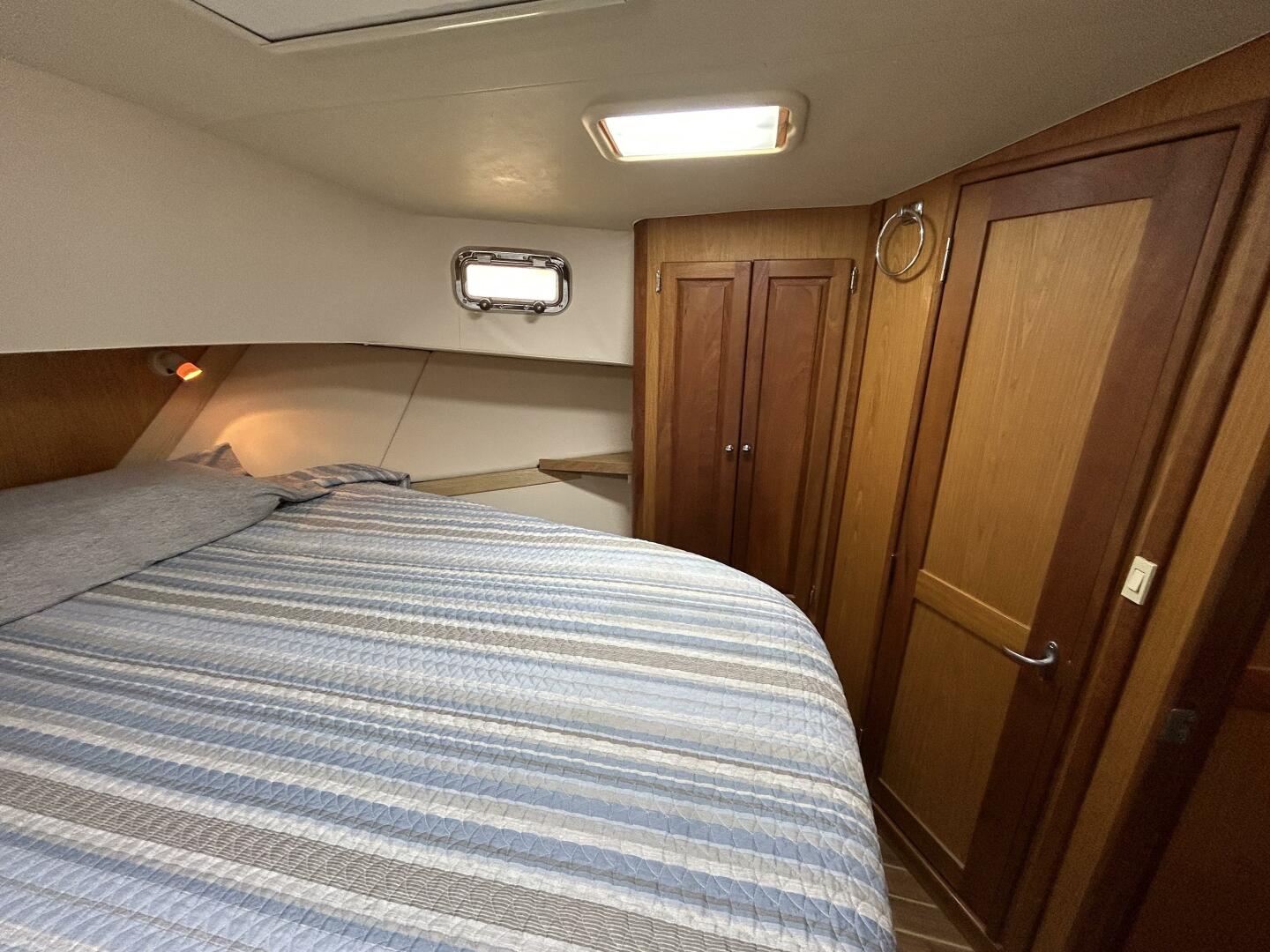 Slide: The Image of 40' Mainship master stateroom starboard - 4802557