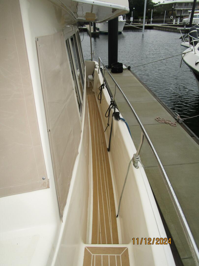 Slide: The Image of 40' Mainship port side deck2 - 4802563
