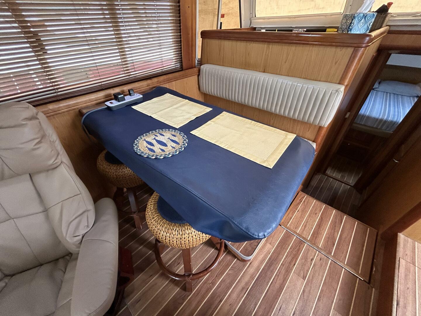 Slide: The Image of 40' Mainship salon settee - 4802569
