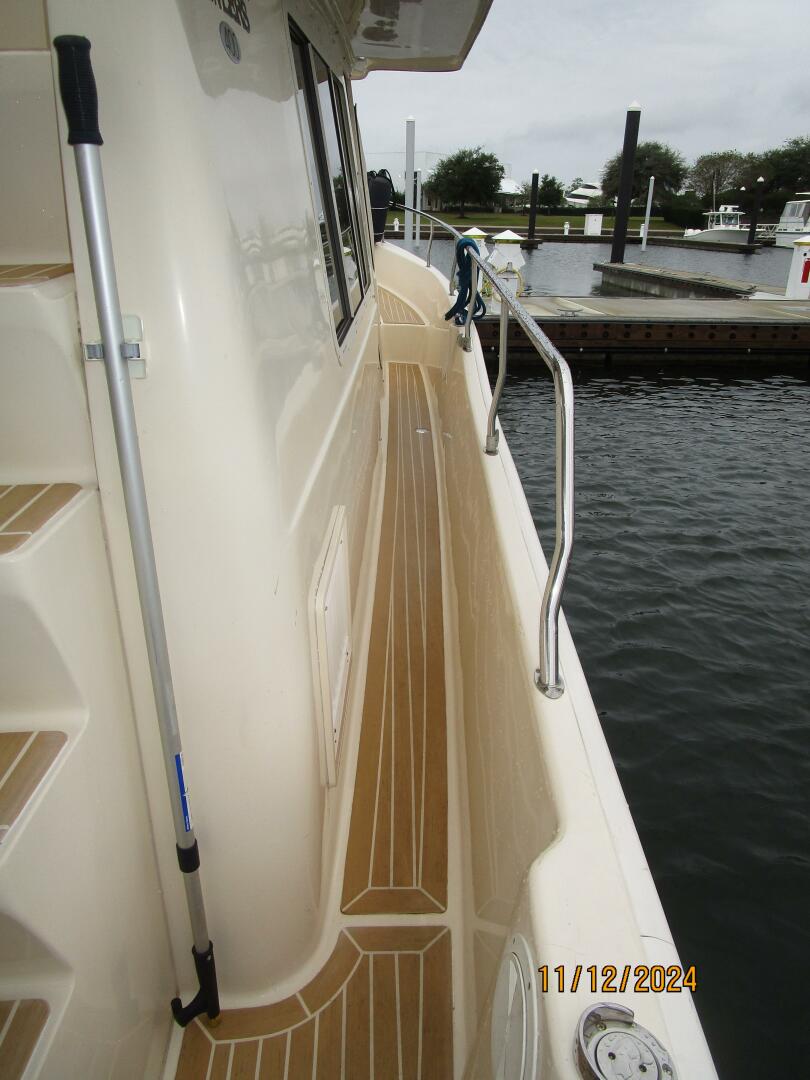 Slide: The Image of 40' Mainship starboard side deck1 - 4802576