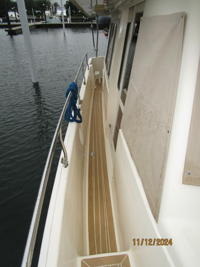 Slide: The Image of 40' Mainship starboard side deck2 - 4802577